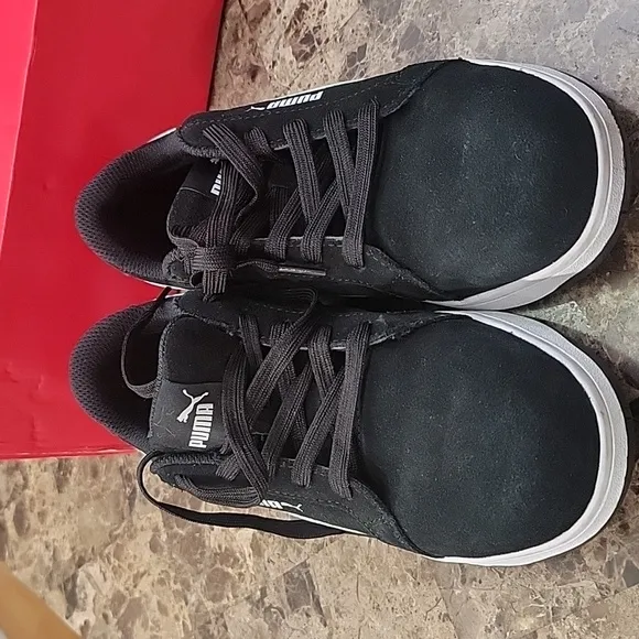 Puma Iconic Suede Black Woman's Low Composite Toe Shoe Size 7 NWT