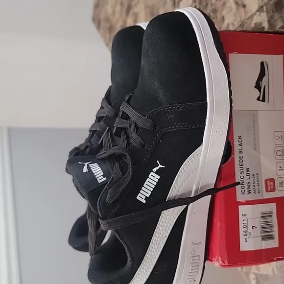 Puma Iconic Suede Black Woman's Low Composite Toe Shoe Size 7 NWT