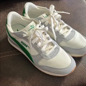 Puma White and Green Sneakers