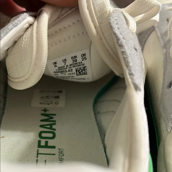 Puma White and Green Sneakers