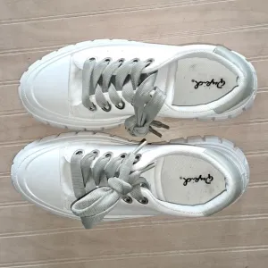Qupid Chunky Platform Low Top Laced Up Trendy Fun Stylish Y2K Sneakers Shoes