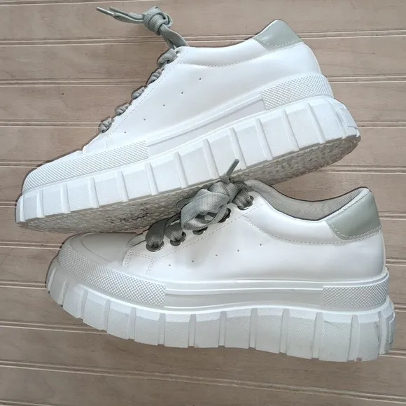 Qupid Chunky Platform Low Top Laced Up Trendy Fun Stylish Y2K Sneakers Shoes