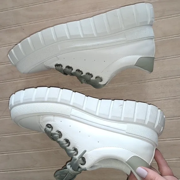 Qupid Chunky Platform Low Top Laced Up Trendy Fun Stylish Y2K Sneakers Shoes