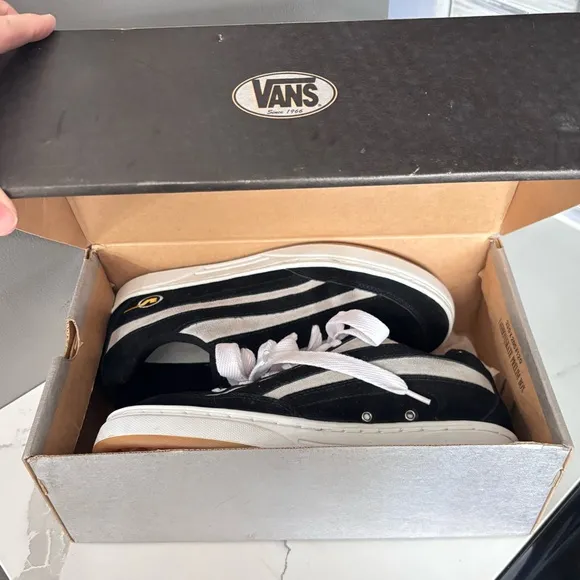 Rare 1998 Vans | Vintage Retro Y2K Black Chunky Swizzle Skater Streetwear Shoes