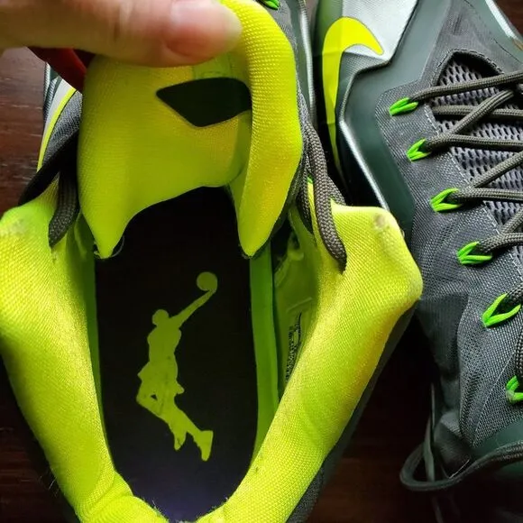 Rare NIKE LeBron James 11 Dunkman basketball shoes. Size 13