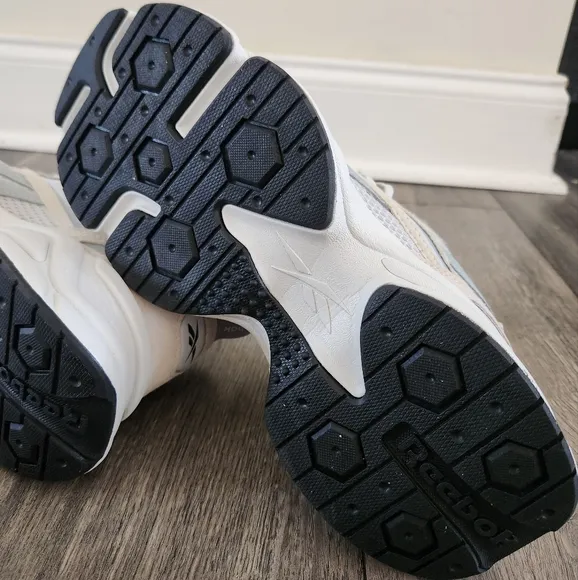 Reebok Men's Cream and Gray Chunky Sneakers