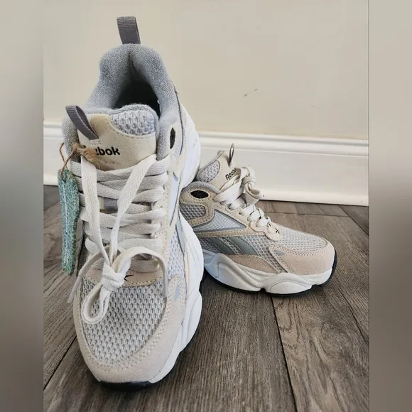 Reebok Men's Cream and Gray Chunky Sneakers