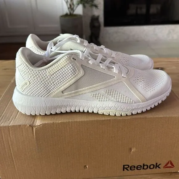 Reebok women's Flexagon Force 2.0 Cross Trainer white size 7.5 NEW in box