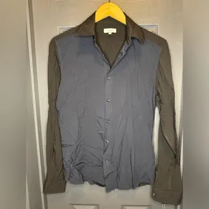 Reiss men’s dress shirt size small blue front with black sleeves and back​