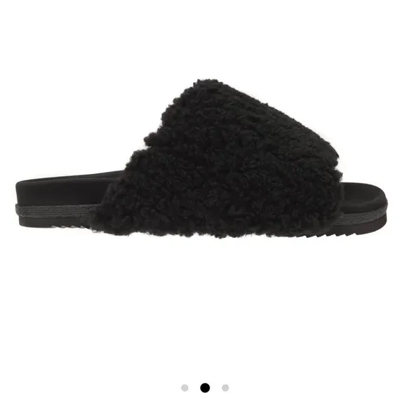 ROAM FUZZY SLIPPERS BLACK FAUX SHEARLING! NWT!