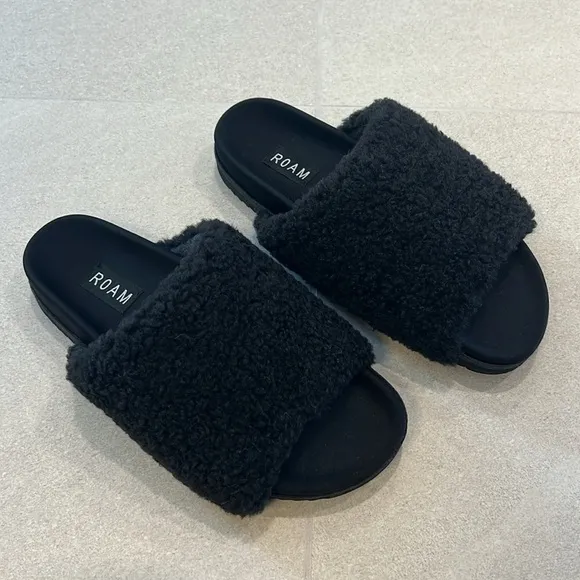 ROAM FUZZY SLIPPERS BLACK FAUX SHEARLING! NWT!