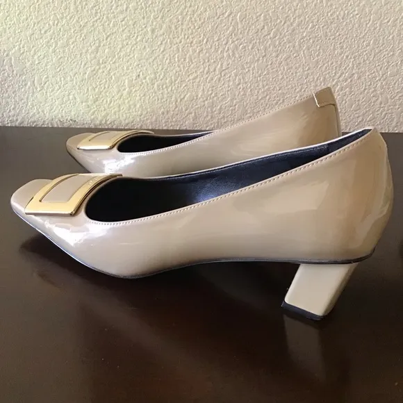 Roger Vivier Bell Vivier shoes patent leather beige Sz 40 US 9