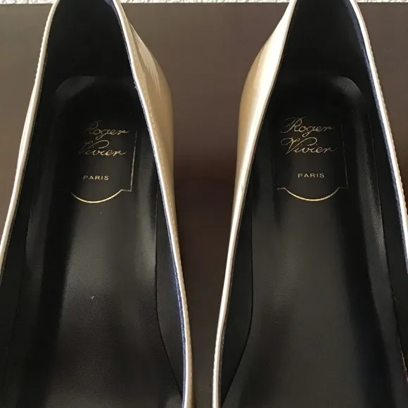 Roger Vivier Bell Vivier shoes patent leather beige Sz 40 US 9