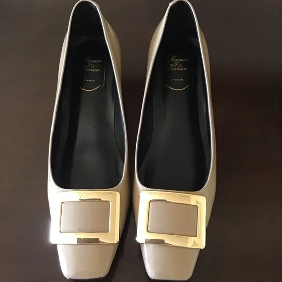 Roger Vivier Bell Vivier shoes patent leather beige Sz 40 US 9