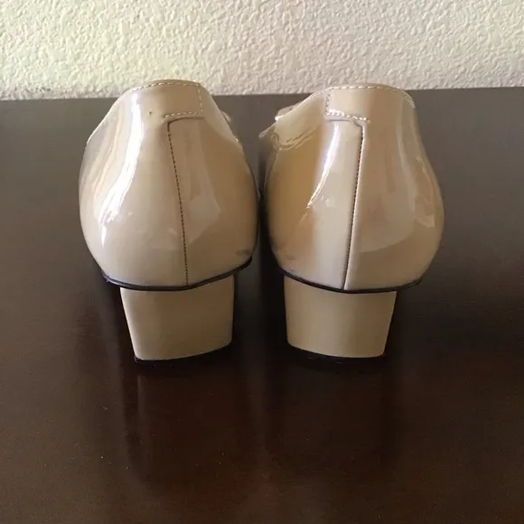 Roger Vivier Bell Vivier shoes patent leather beige Sz 40 US 9
