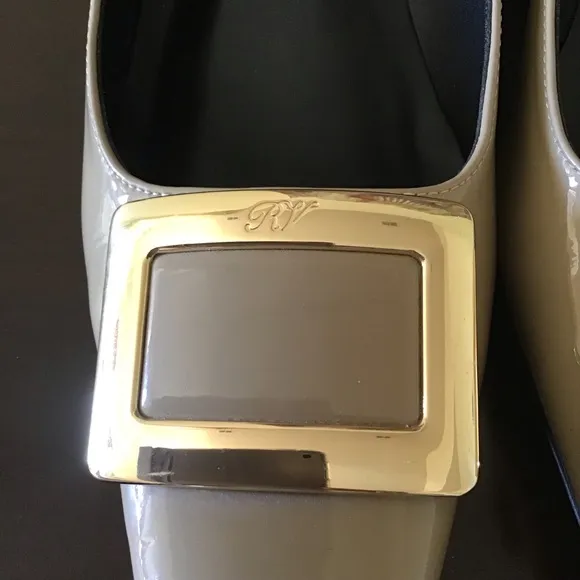 Roger Vivier Bell Vivier shoes patent leather beige Sz 40 US 9