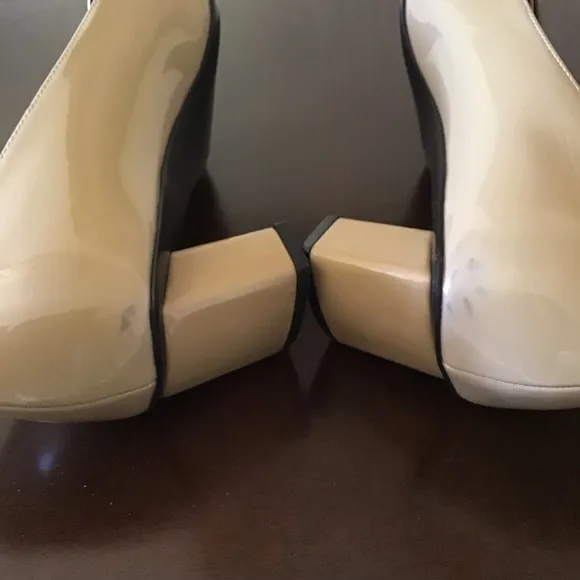 Roger Vivier Bell Vivier shoes patent leather beige Sz 40 US 9