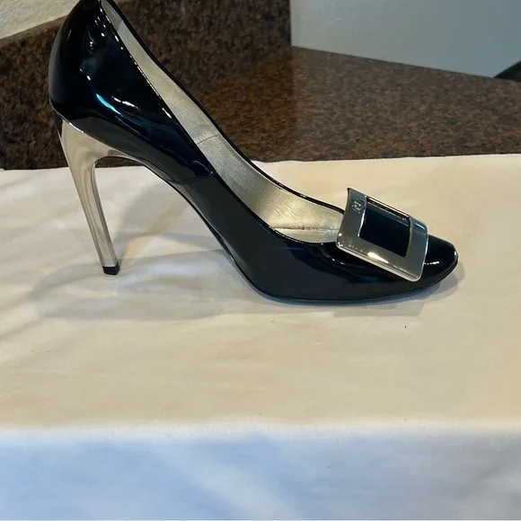 Roger Vivier Black Patent Leather Silver Accent Sz: 38 US 7.5 Designer Shoes