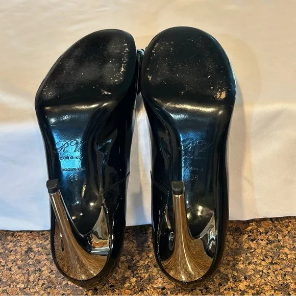 Roger Vivier Black Patent Leather Silver Accent Sz: 38 US 7.5 Designer Shoes