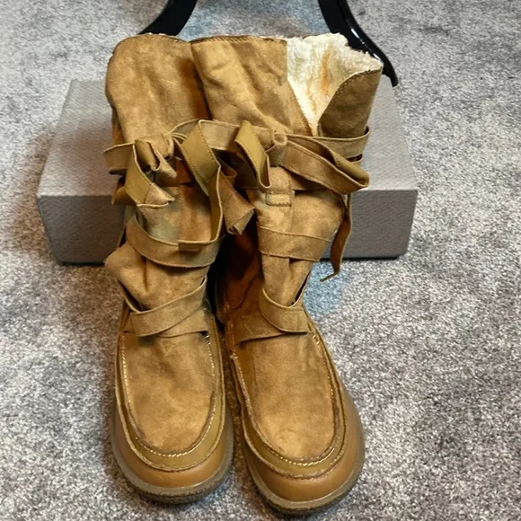 ROXY Tomahawk Women’s Suede Boots Mid Calf Zipper Flat Lined sz 8.5 NEW