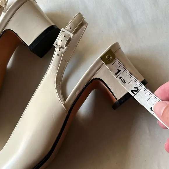 Salvatore Ferragamo Classic Leather Sling Back Spectator Pump Sz 8.5B GUC.