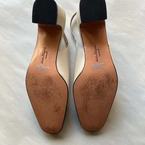 Salvatore Ferragamo Classic Leather Sling Back Spectator Pump Sz 8.5B GUC.