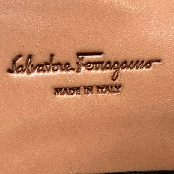 Salvatore Ferragamo Classic Leather Sling Back Spectator Pump Sz 8.5B GUC.