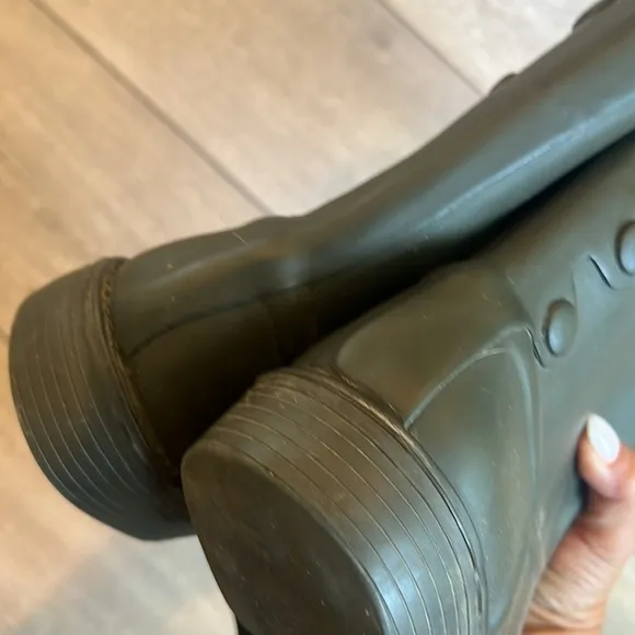 Sam Edelman olive slip on hunter style tall waterproof rain boots size 11