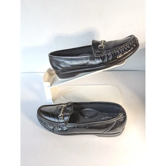 SAS METRO Horsebit Loafers Womens Size 8 Black Patent Leather Tripad Flats Shoes