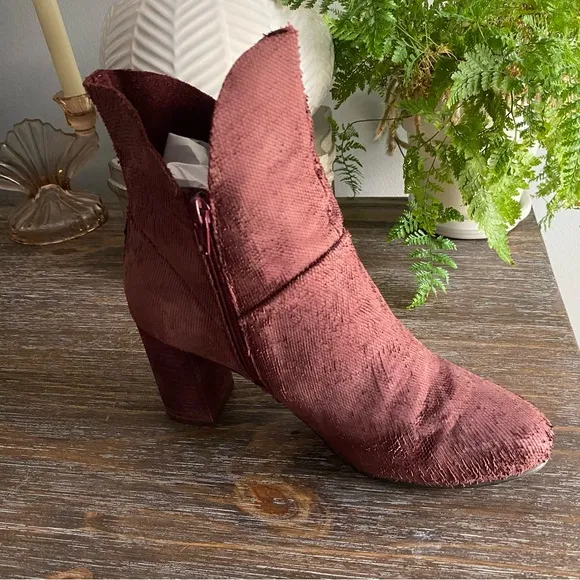 Seychelles Prop Boots Burgundy Textured Nubbed Suede Booties Anthropologie Sz 8