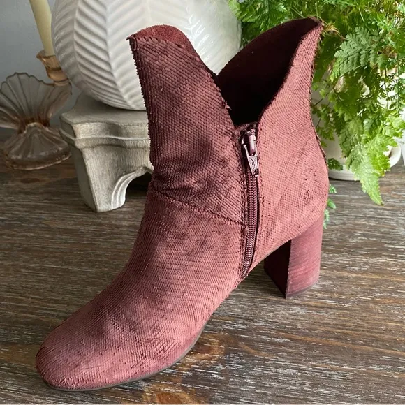 Seychelles Prop Boots Burgundy Textured Nubbed Suede Booties Anthropologie Sz 8