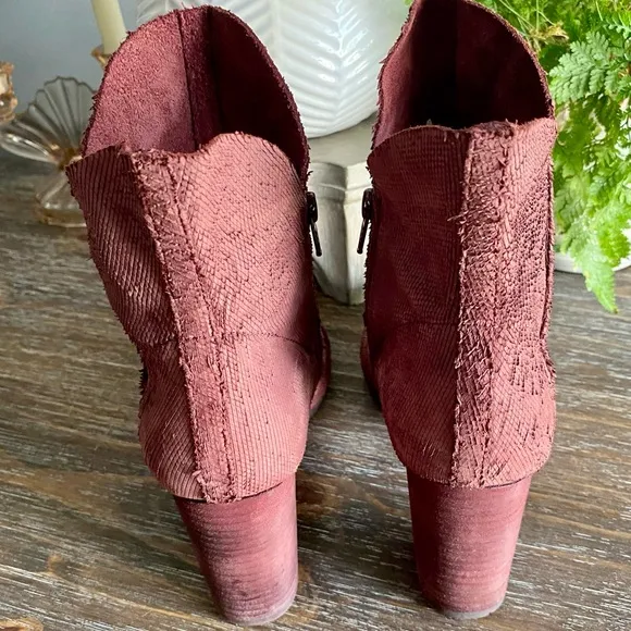 Seychelles Prop Boots Burgundy Textured Nubbed Suede Booties Anthropologie Sz 8