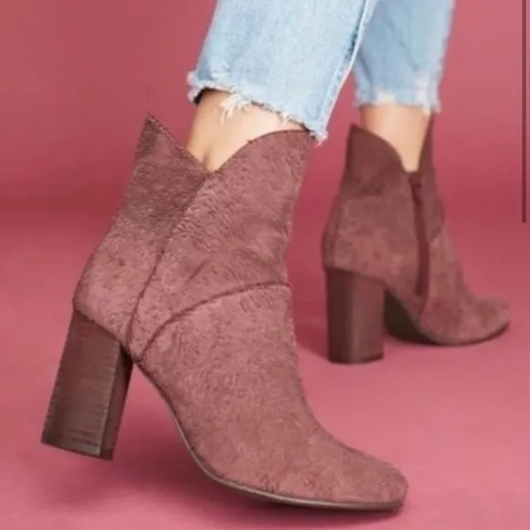 Seychelles Prop Boots Burgundy Textured Nubbed Suede Booties Anthropologie Sz 8
