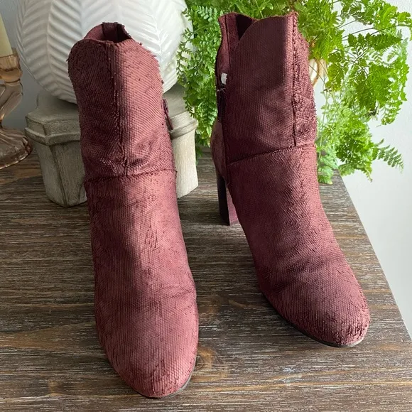 Seychelles Prop Boots Burgundy Textured Nubbed Suede Booties Anthropologie Sz 8