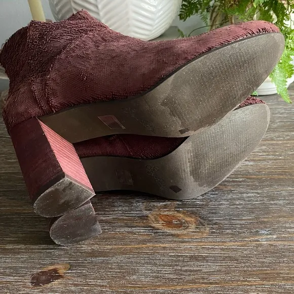 Seychelles Prop Boots Burgundy Textured Nubbed Suede Booties Anthropologie Sz 8