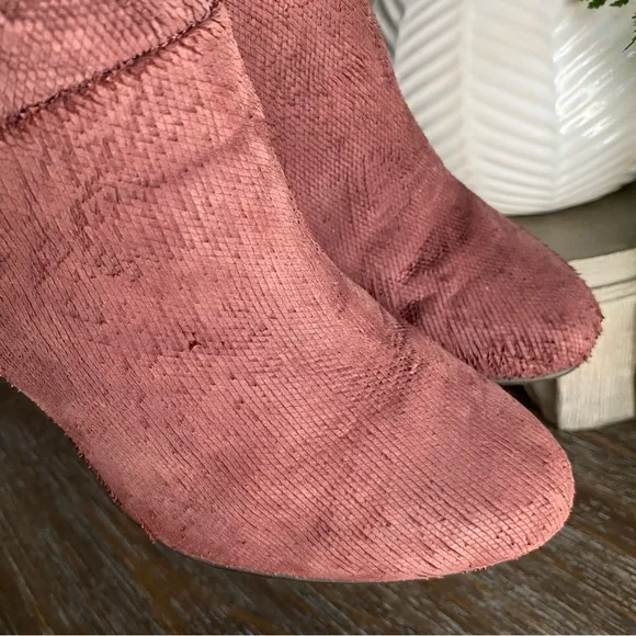 Seychelles Prop Boots Burgundy Textured Nubbed Suede Booties Anthropologie Sz 8