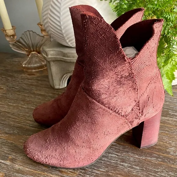 Seychelles Prop Boots Burgundy Textured Nubbed Suede Booties Anthropologie Sz 8