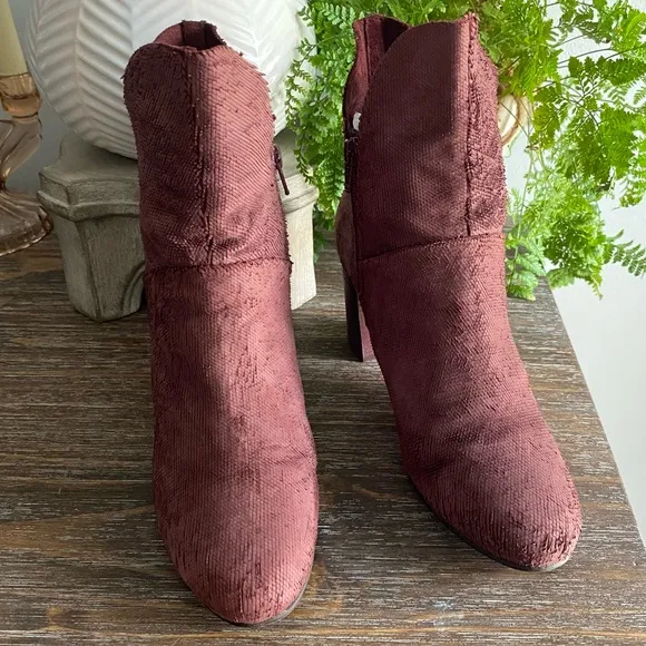 Seychelles Prop Boots Burgundy Textured Nubbed Suede Booties Anthropologie Sz 8