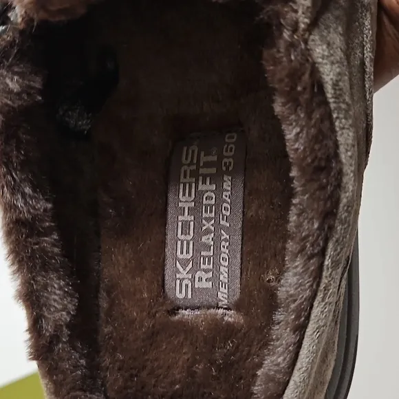 Skecher Relaxed Fit Memory Form Expected Slippers SZ 9 Brown  NIB