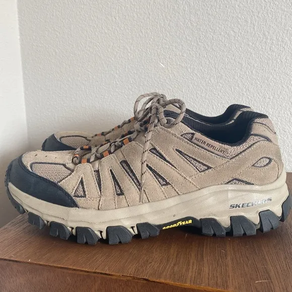 Skechers EUC Waterproof Relaxed Fit Memory Foam Hiking Shoes, Men’s 10, 204518