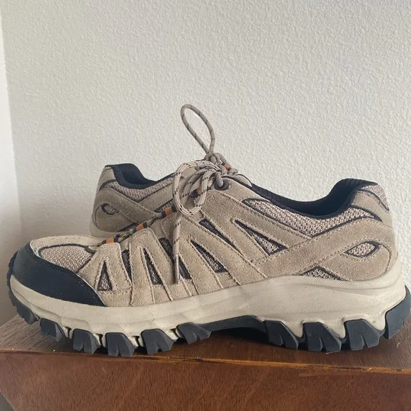 Skechers EUC Waterproof Relaxed Fit Memory Foam Hiking Shoes, Men’s 10, 204518