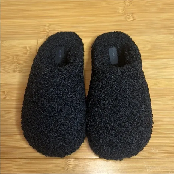 Skims Teddy Slippers in Onyx NEW