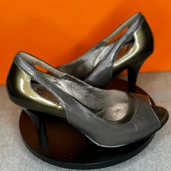 Sofft Gemini Grey Olive Green Peep Toe Patent Leather Size 7.5