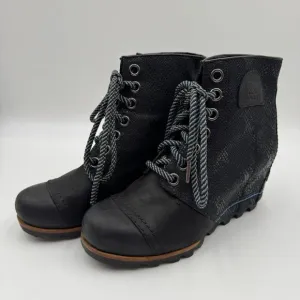 Sorel 1964 Premium Waterproof Snake Print Black Laced Wedge Boots Womens Size 8