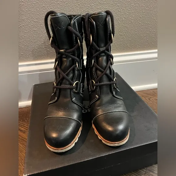 Sorel 7 Women's Black Wedge Boots Joan of Arch Mid X Celebrat