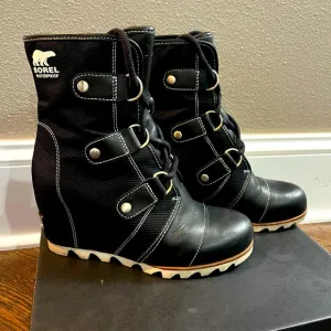 Sorel 7 Women's Black Wedge Boots Joan of Arch Mid X Celebrat