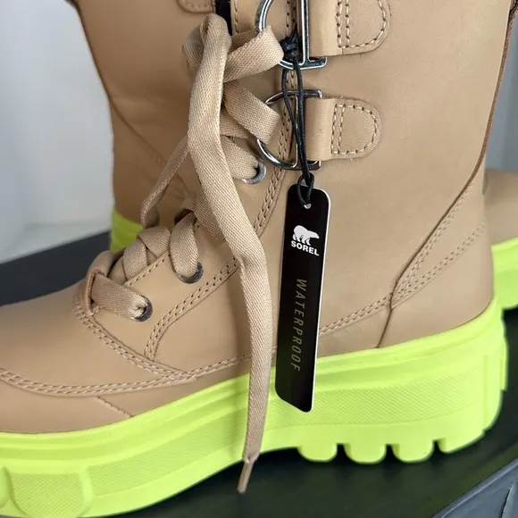 Sorel Caribou x Boot Lace boots in tan Size 8