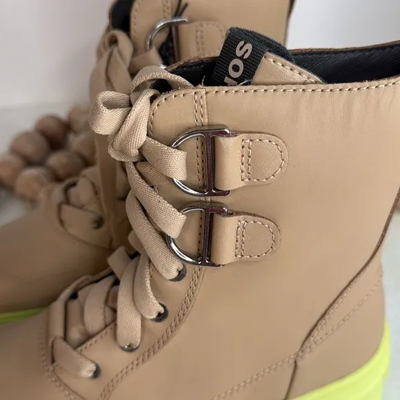 Sorel Caribou x Boot Lace boots in tan Size 8