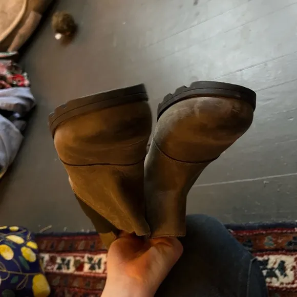 Sorel Emilie Chelsea Waterproof Ankle Boots for Ladies, size 6.5
