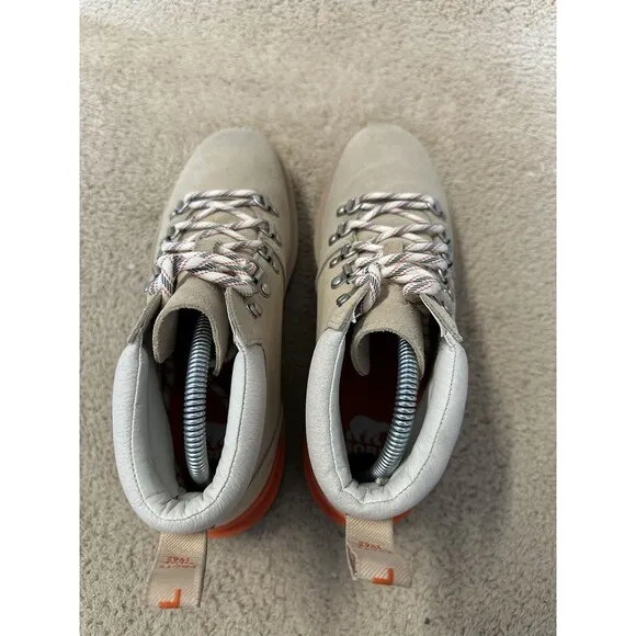 Sorel HI-LINE Beige Suede Leather Waterproof Lace Up Hiker Boots Womens Size 8.5
